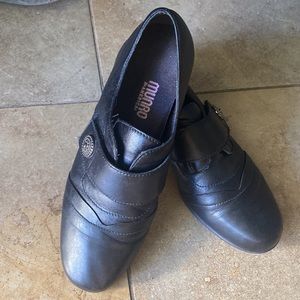 Munro America Soft Leather flat shoe size 7